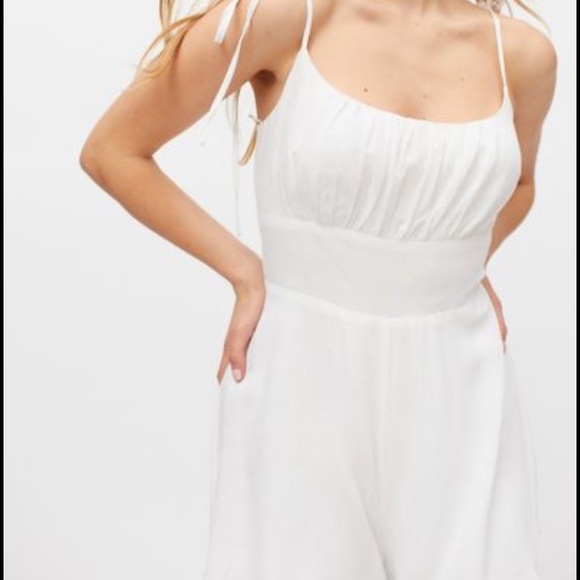 Urban Outfitters Cassidy Ruched tie-shoulder romper in white size XS - Picture 3 of 6
